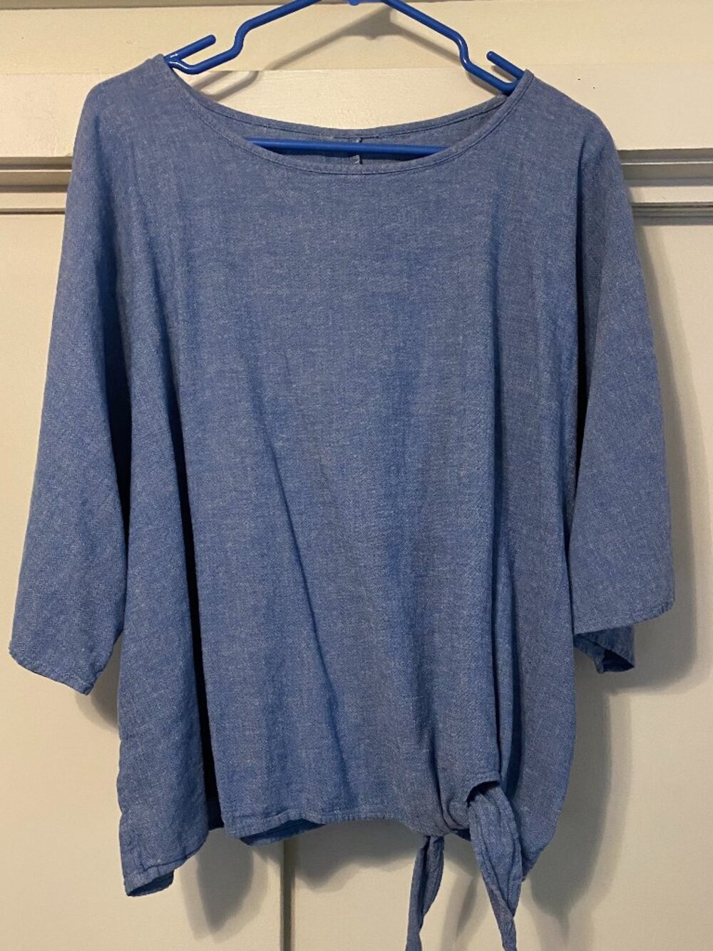 Very cute, simple, 3/4 length sleeve, blue tunic w/left bottom tie, size XXL